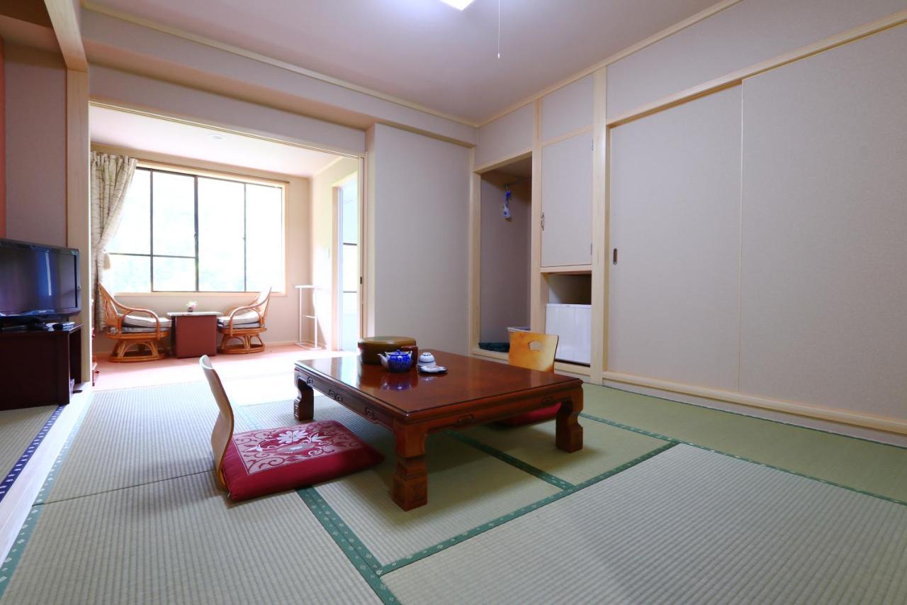 Kazuraya Hotel Miyoshi  Exterior foto