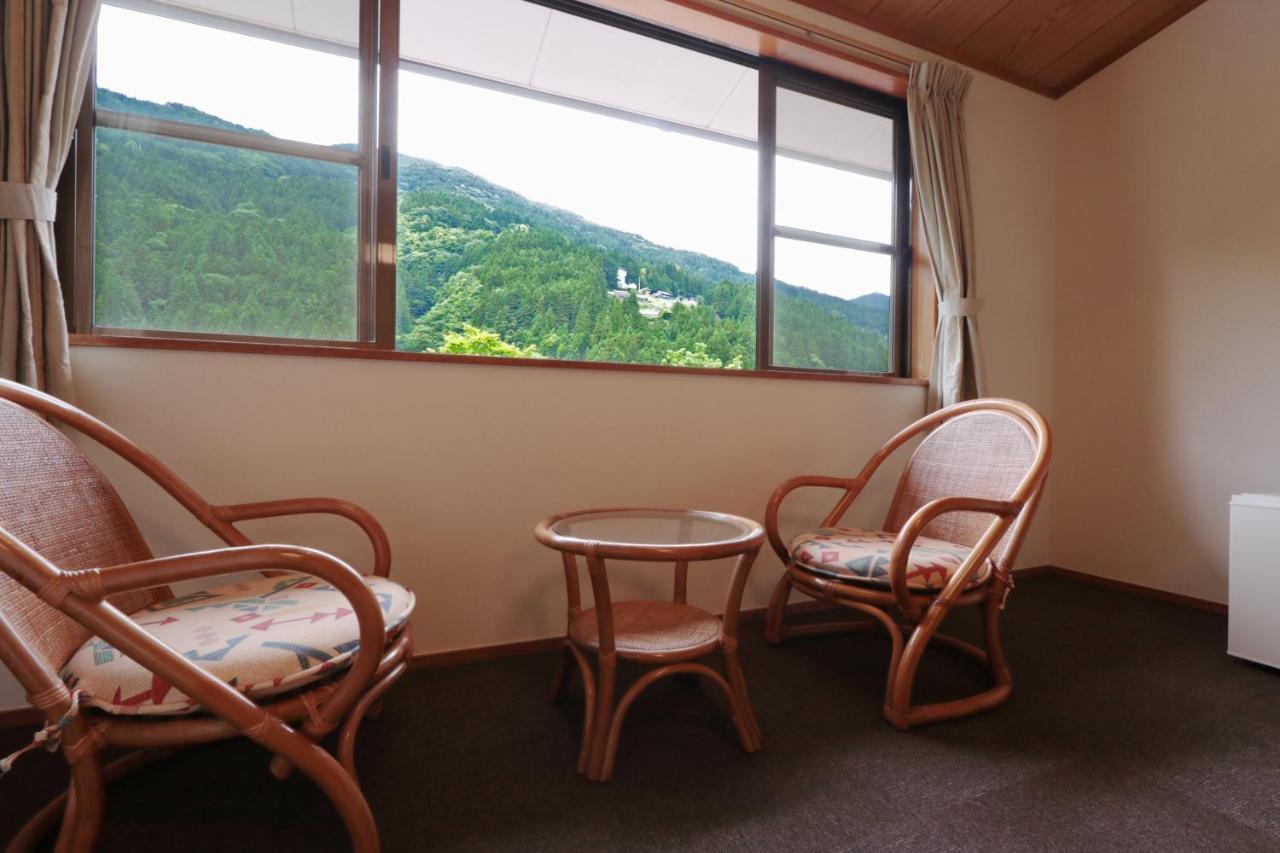 Kazuraya Hotel Miyoshi  Exterior foto