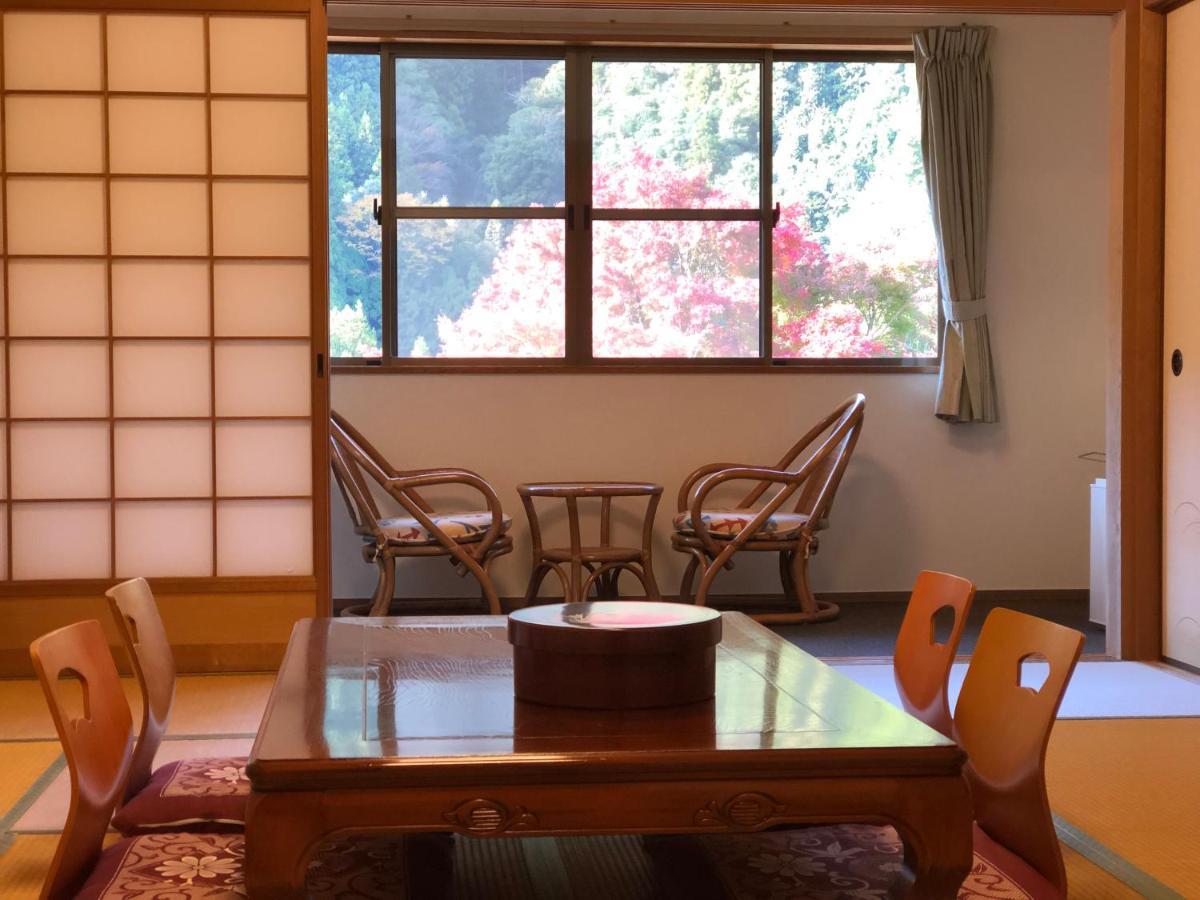 Kazuraya Hotel Miyoshi  Exterior foto