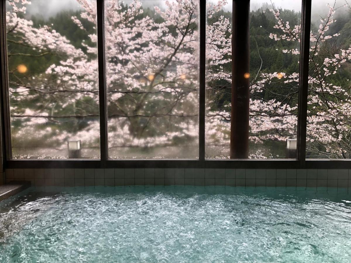 Kazuraya Hotel Miyoshi  Exterior foto