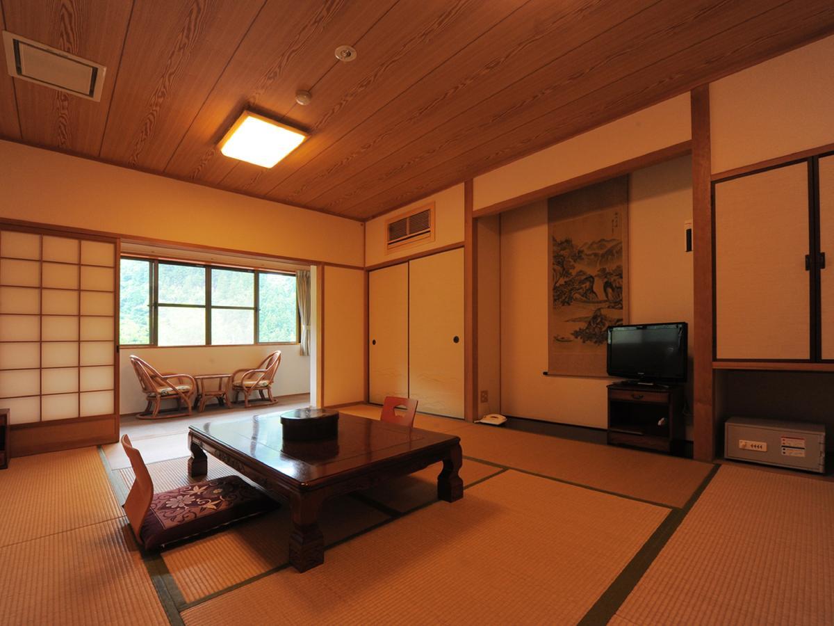 Kazuraya Hotel Miyoshi  Exterior foto