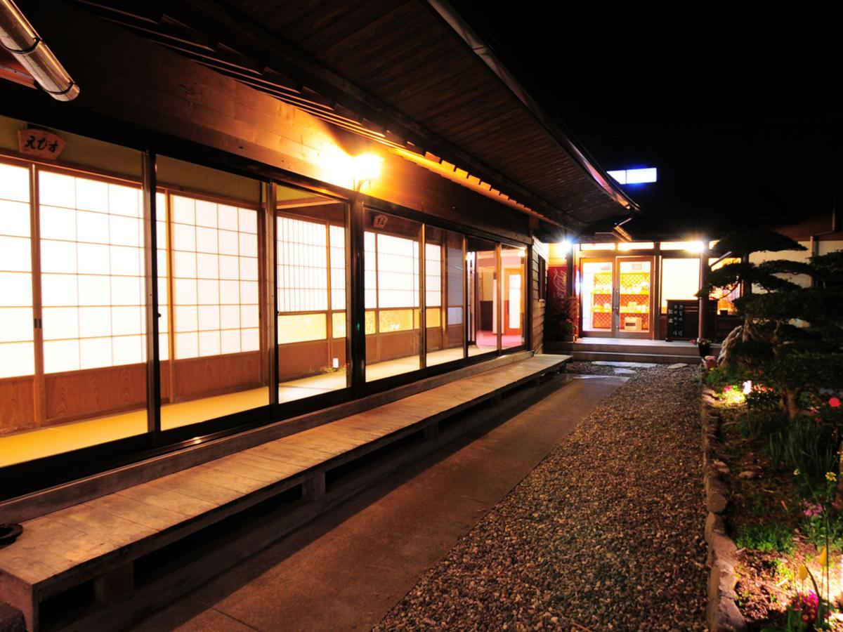 Kazuraya Hotel Miyoshi  Exterior foto